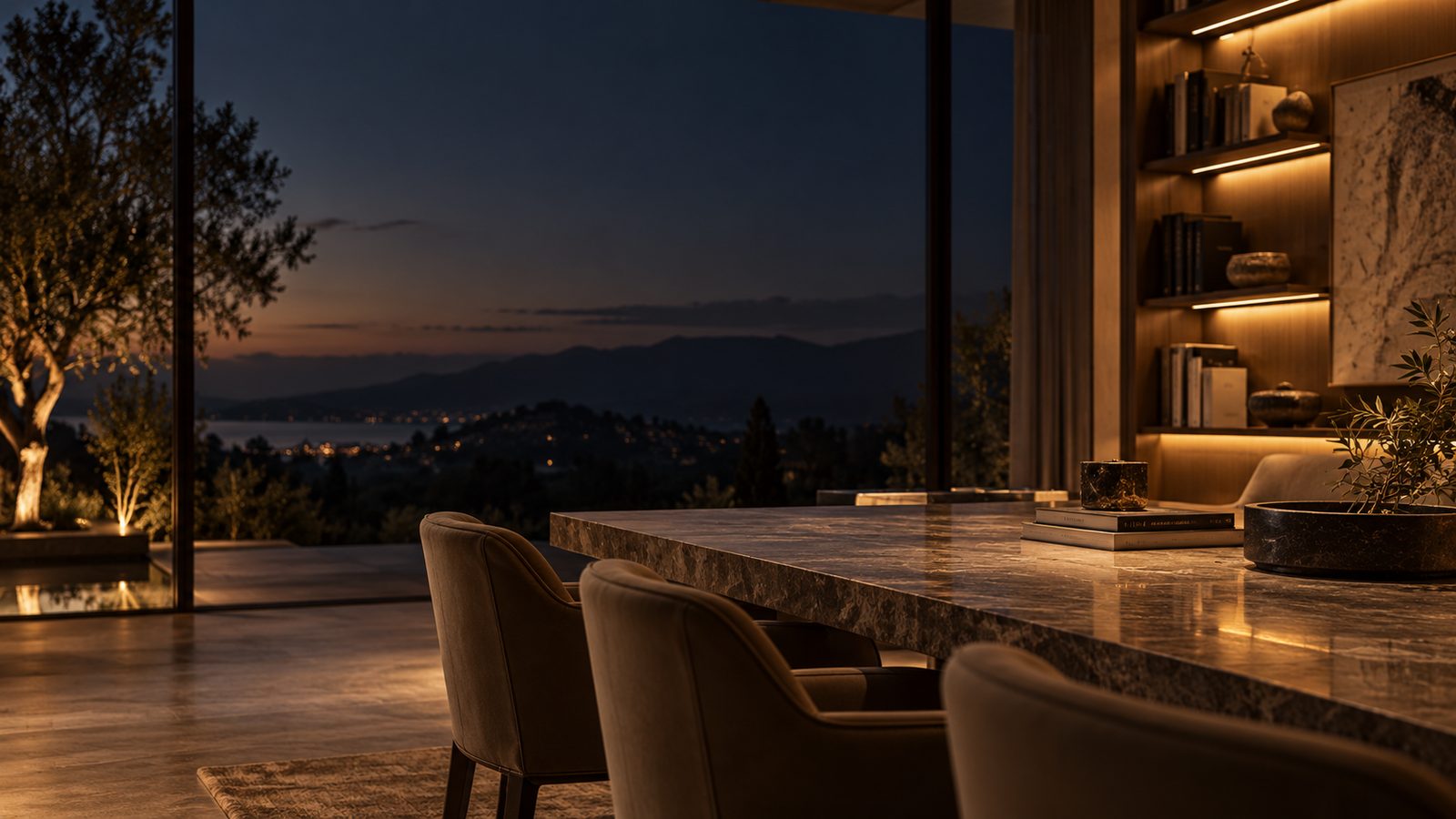 Comedor con vistas al anochecer en una propiedad gestionada